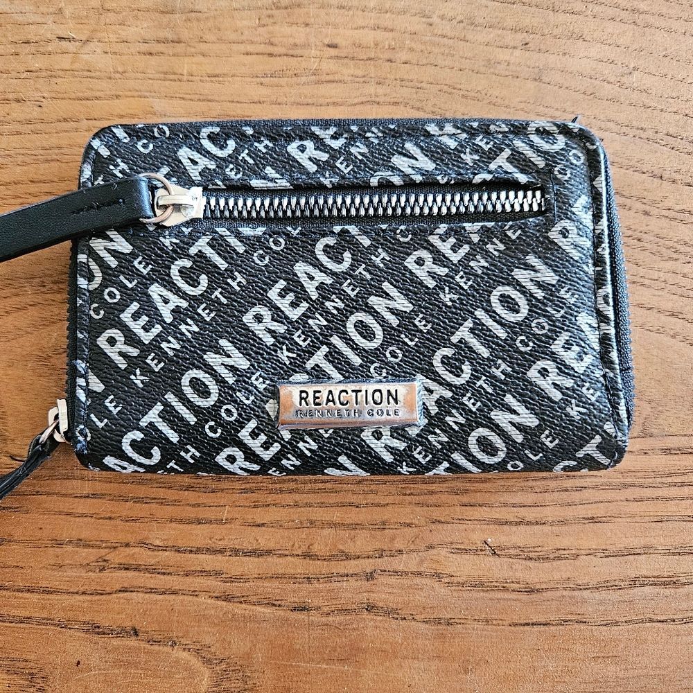 Kenneth Cole Reaction Small Wallet‎ Change Purse Black with white print